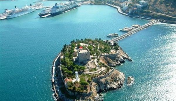 Pigeon Island and its Byzantine castle in the harbour at Kuşadası